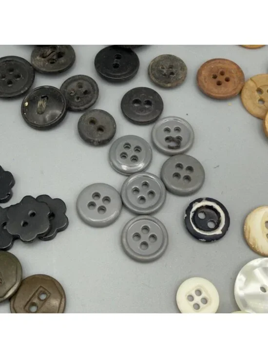 Vintage Glass Jar Assorted Buttons Mother of Pearl Variety Crochet Cover - Picture 8 of 16